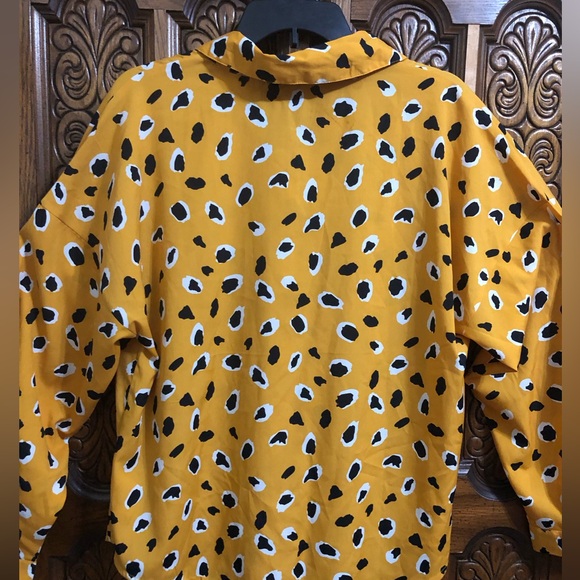 Woman’s boohoo Top - Picture 12 of 14